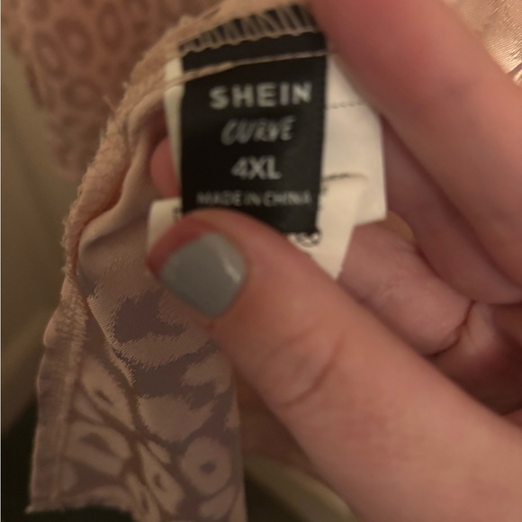SHEIN Curve Blush Pink Leopard Satin Button-Up Shirt - Size 4XL - Picture 3 of 3